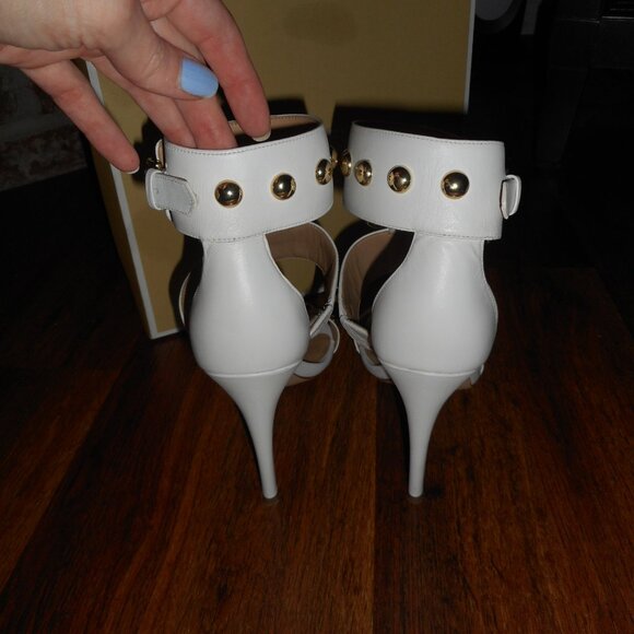 NIB Michael Kors White Cuff heels with gold stud details, 8M - Picture 6 of 8
